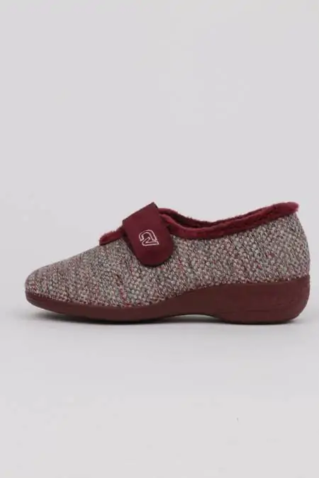 Woman closed slippers...