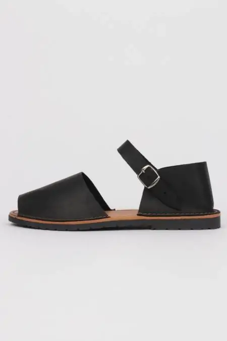 Abarca cerrada talón color...