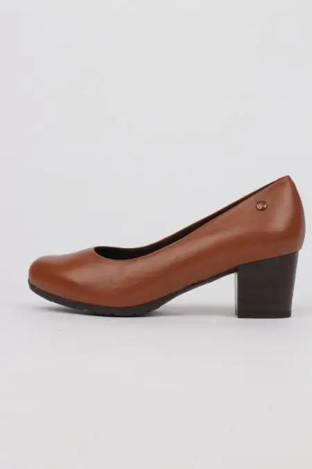 Zapatos de salón marrones...