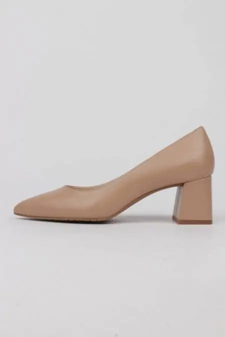 Zapatos piel nude tacón comodo