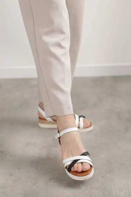 Women flat sandals black...