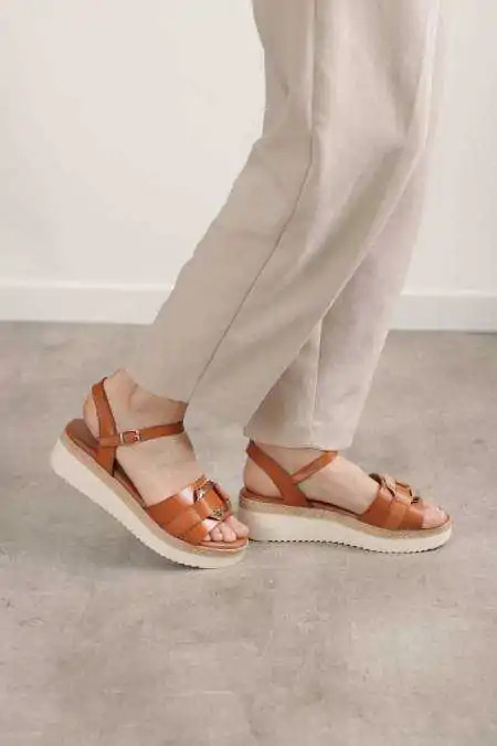 Sandalias cuña marrones...