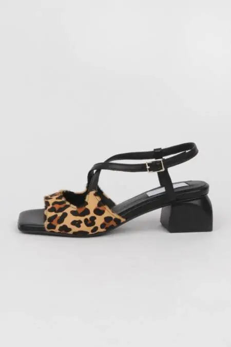 Sandalias leopardo tacón bajo