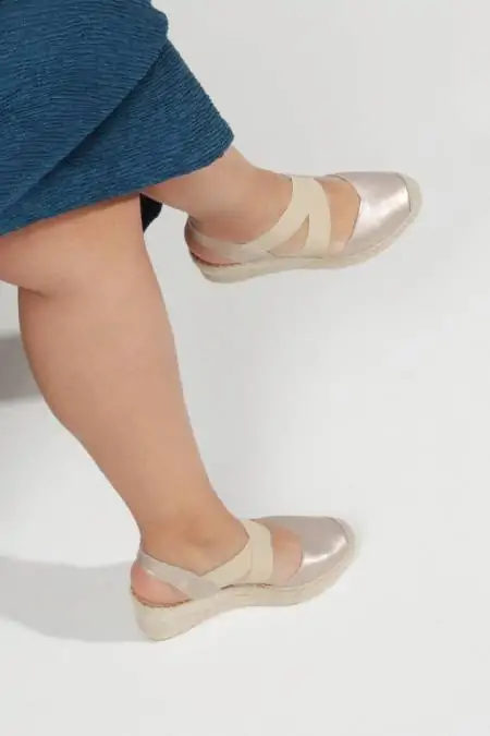 Golden low wedge...