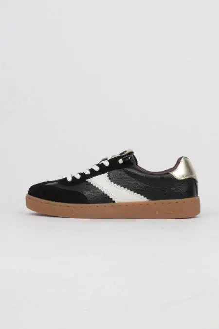 Woman sneakers black leather