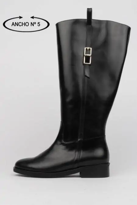 Botas altas planas negras...