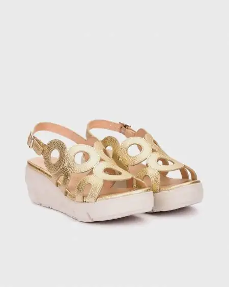 Sandalias doradas cuña...