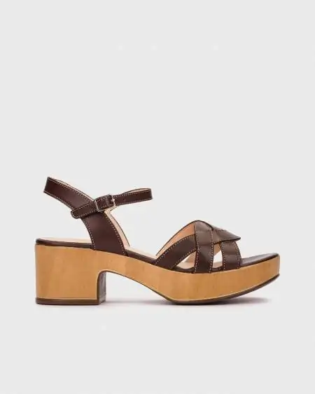 Wide heel sandals brown...