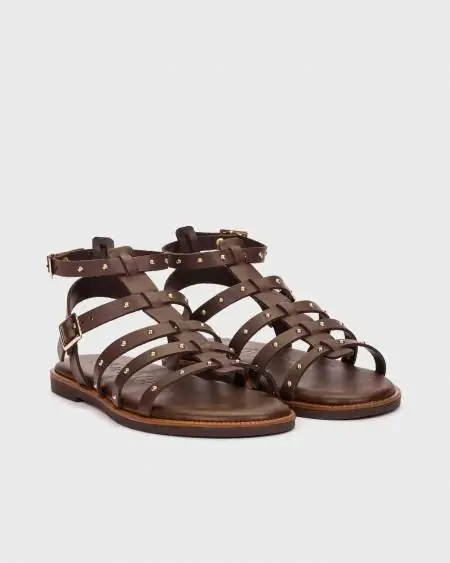 Sandalias planas marrones...