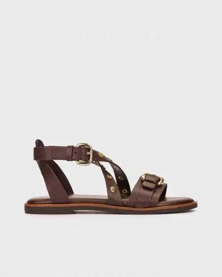 Sandalias planas marrones...