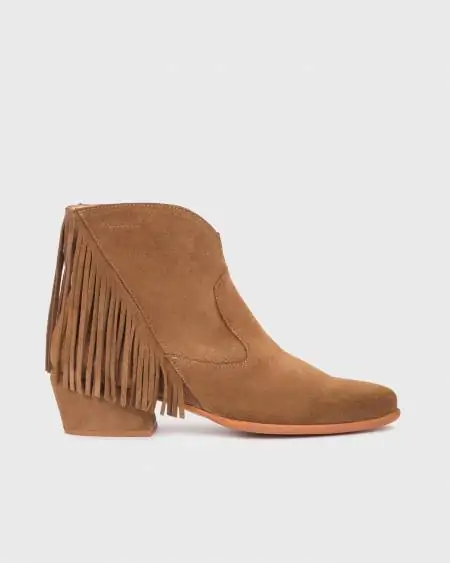 Wonders fringed ankle boots...