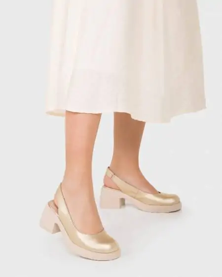 Golden slingbacks Wonders...