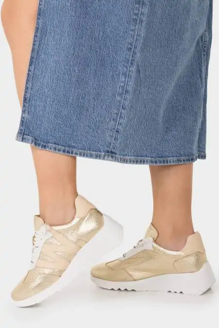 Deportivas Wonders doradas