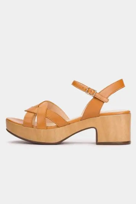 Wide heel sandals camel...
