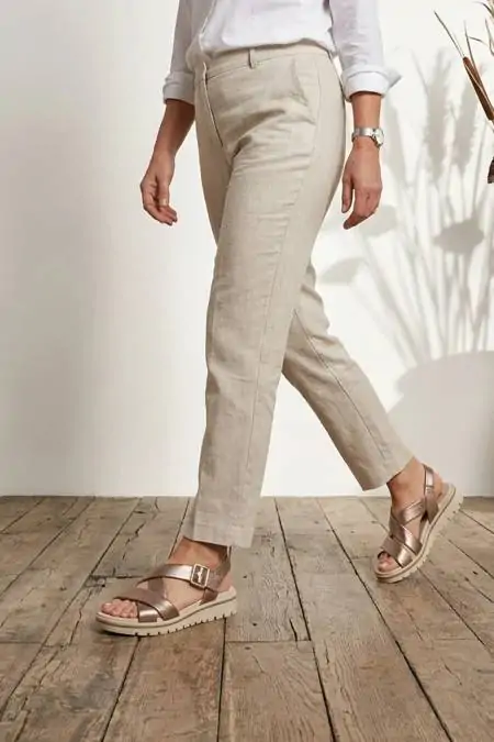 Flat sandals golden leather