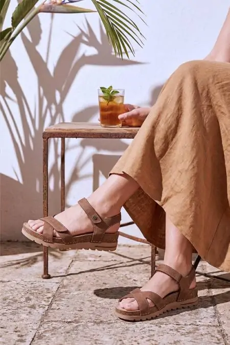 Wedge sandals brown suede