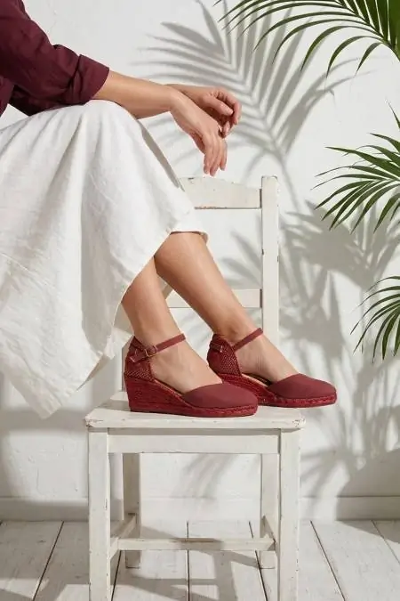 Burgundy wedge espadrilles...